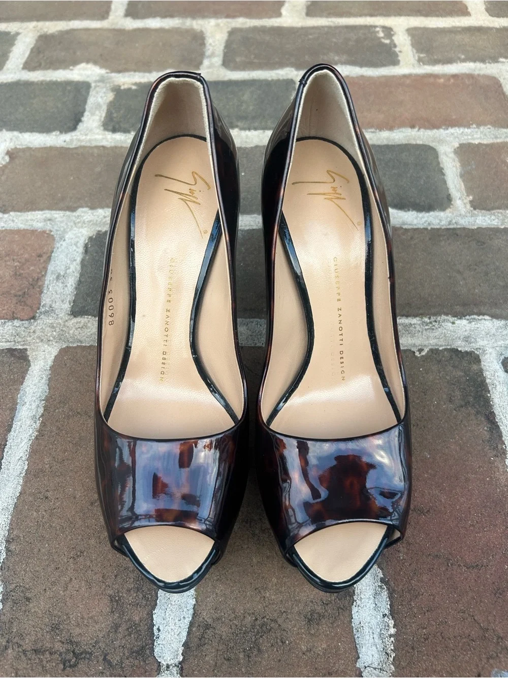 Giuseppe Zanotti sleek patent